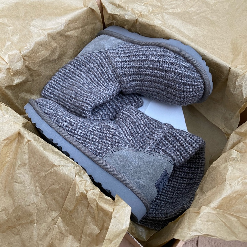 BRAND NEW IN BOX | Kids Cardy II Uggs Sz 2